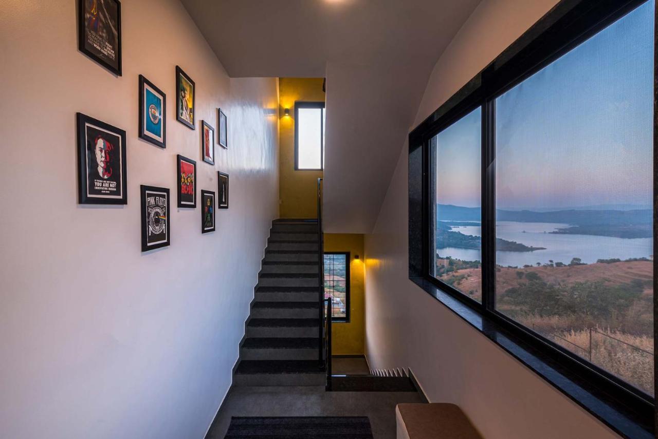 Eyes On The Lake By Stayvista - A Hillside Villa With A Captivating View Of The River Пуна Экстерьер фото